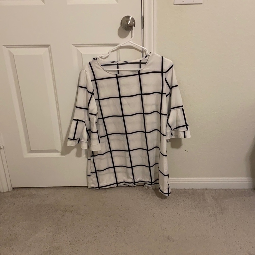 Blouse with flared sleeve